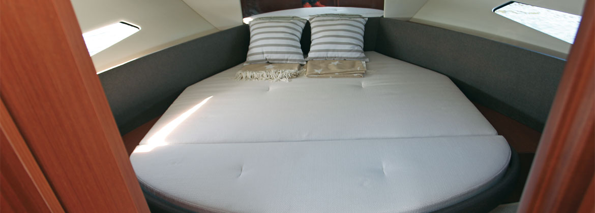 Jeanneau NC 9 Yachtcharter 1