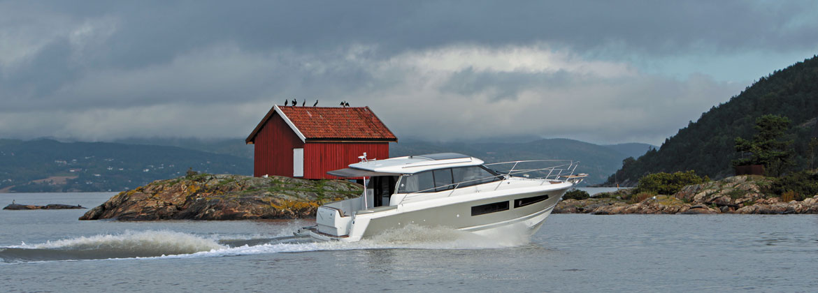 Jeanneau NC 9 Yachtcharter 1