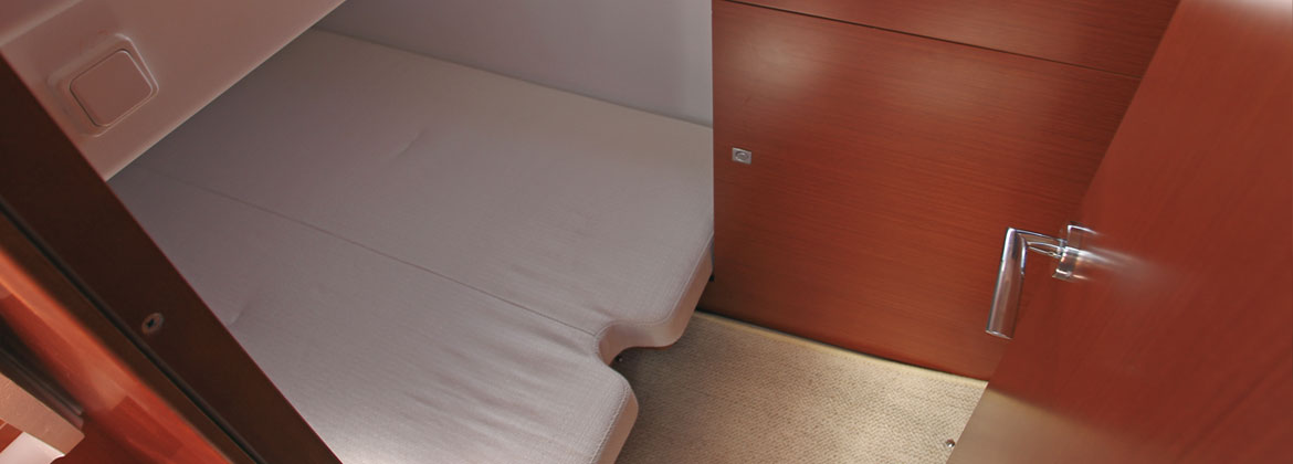 Jeanneau NC 9 Yachtcharter 1